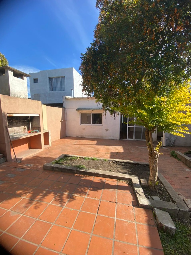 ✅OPORTUNIDAD CASA AMPLIA CON FONDO/ APTA CREDITO!