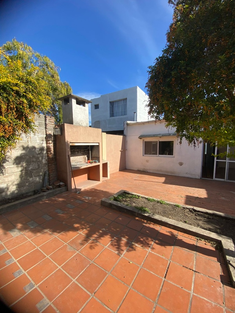 ✅OPORTUNIDAD CASA AMPLIA CON FONDO/ APTA CREDITO!