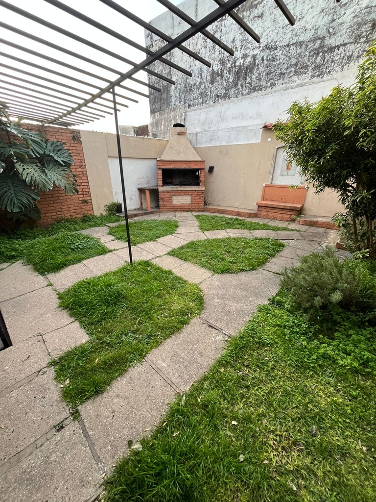 CASA AMPLIA EN ALQUILER